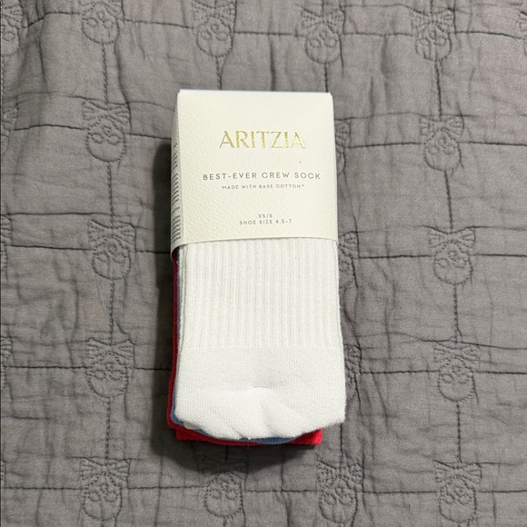 Aritzia Accessories - Aritzia Best-Ever Crew Socks NWT